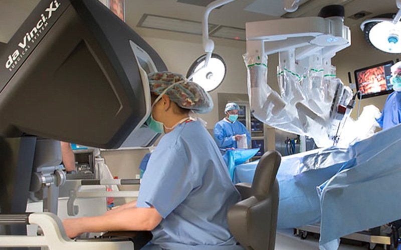 Cirugía asistida por robot para ayudar a patear el cáncer